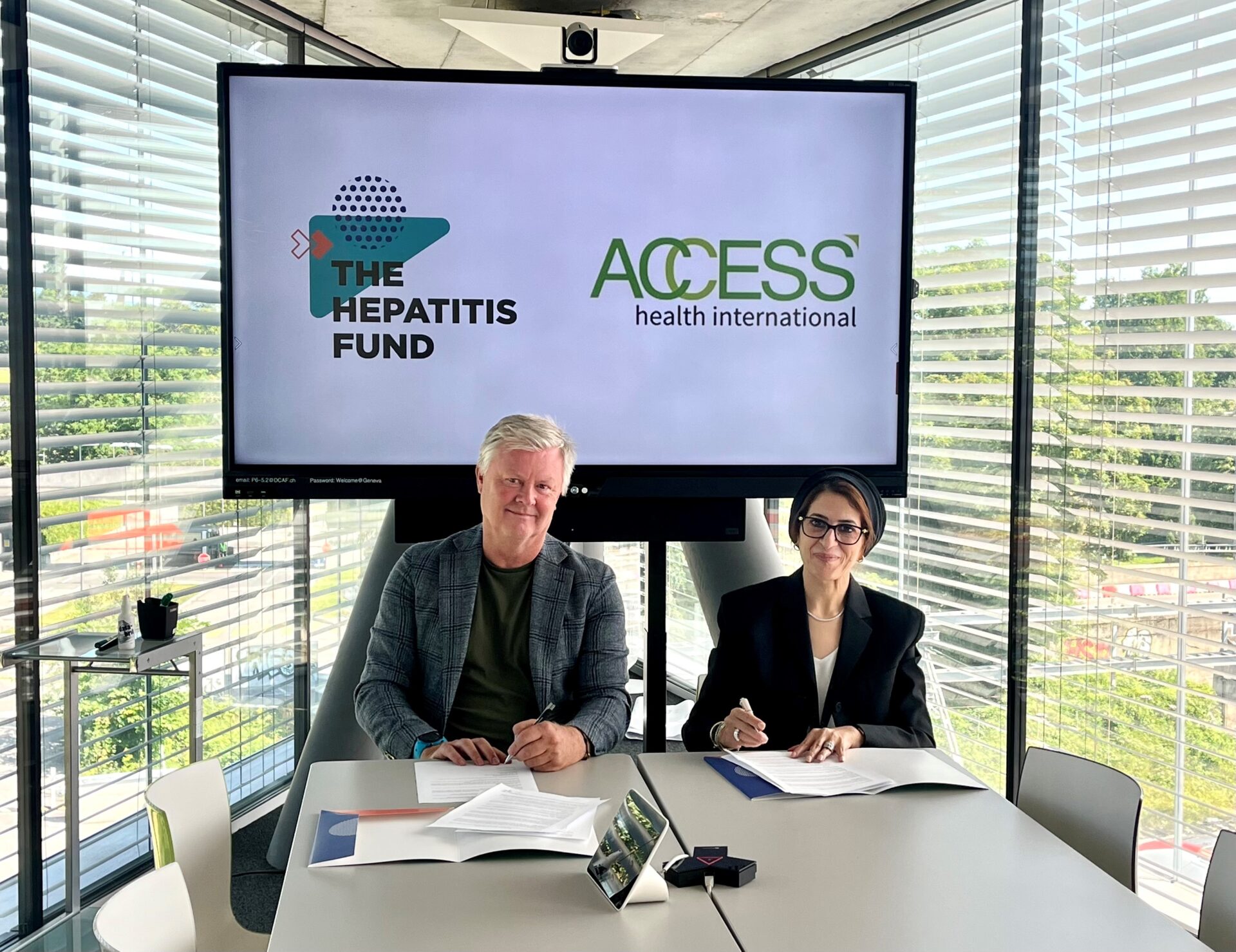 Dr Hala Zaid, Regional Director of Access Health International, and Finn Jarle Rode, ED of The Hepatitis Fund, signing the MoU